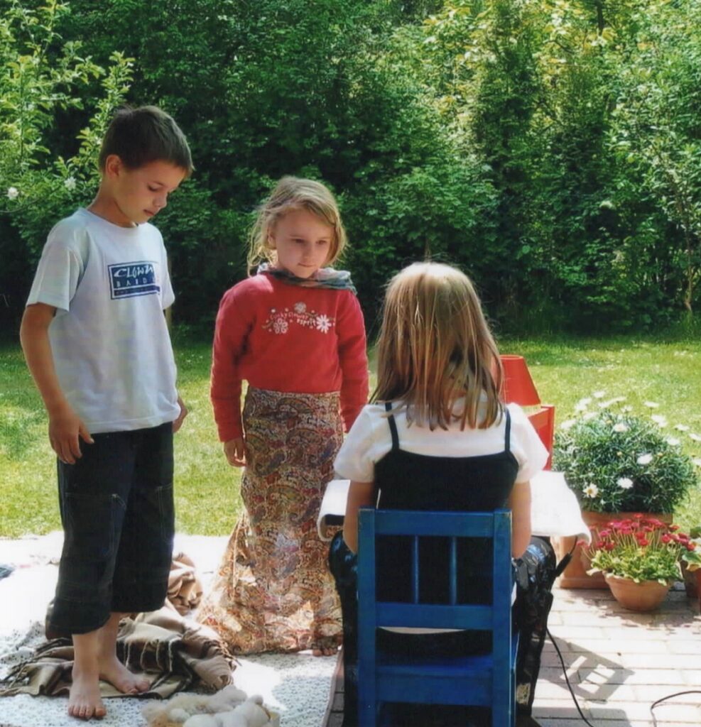 Theaterspiel auf der Terrasse